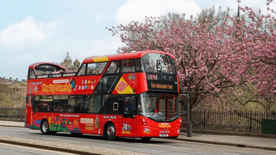 Hop On Hop Off Edinburgh 24 Hours - Image 1
