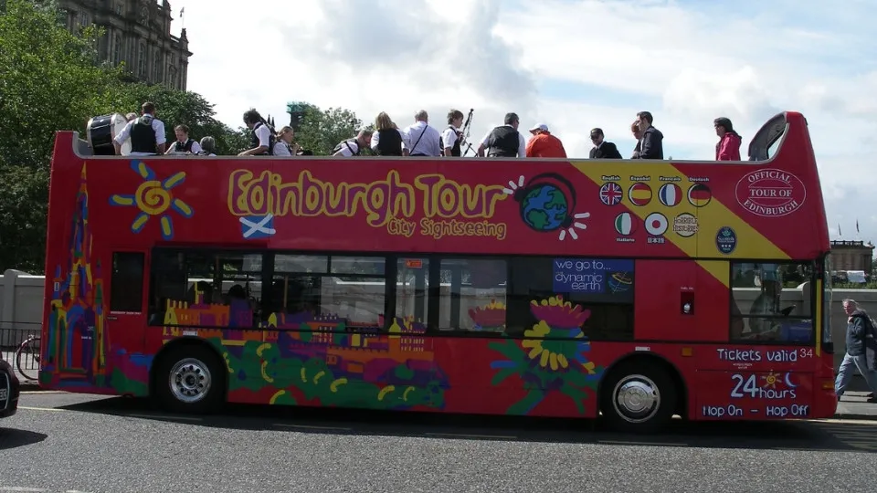 Hop on Hop off Edinburgh Bus Tours - Image 1